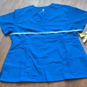 NWT Royal blue scrub top, mislabeled